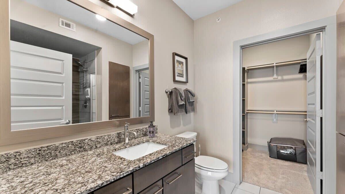 Photo of Bathroom in Montopolis