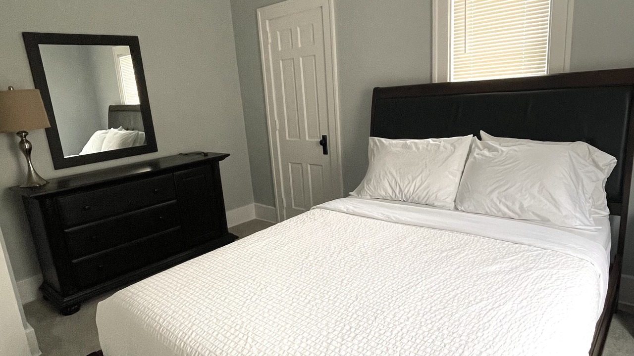 Photo of Bedroom in Mount Clemens