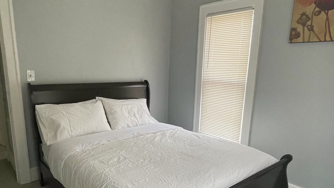 Photo of Bedroom in Mount Clemens