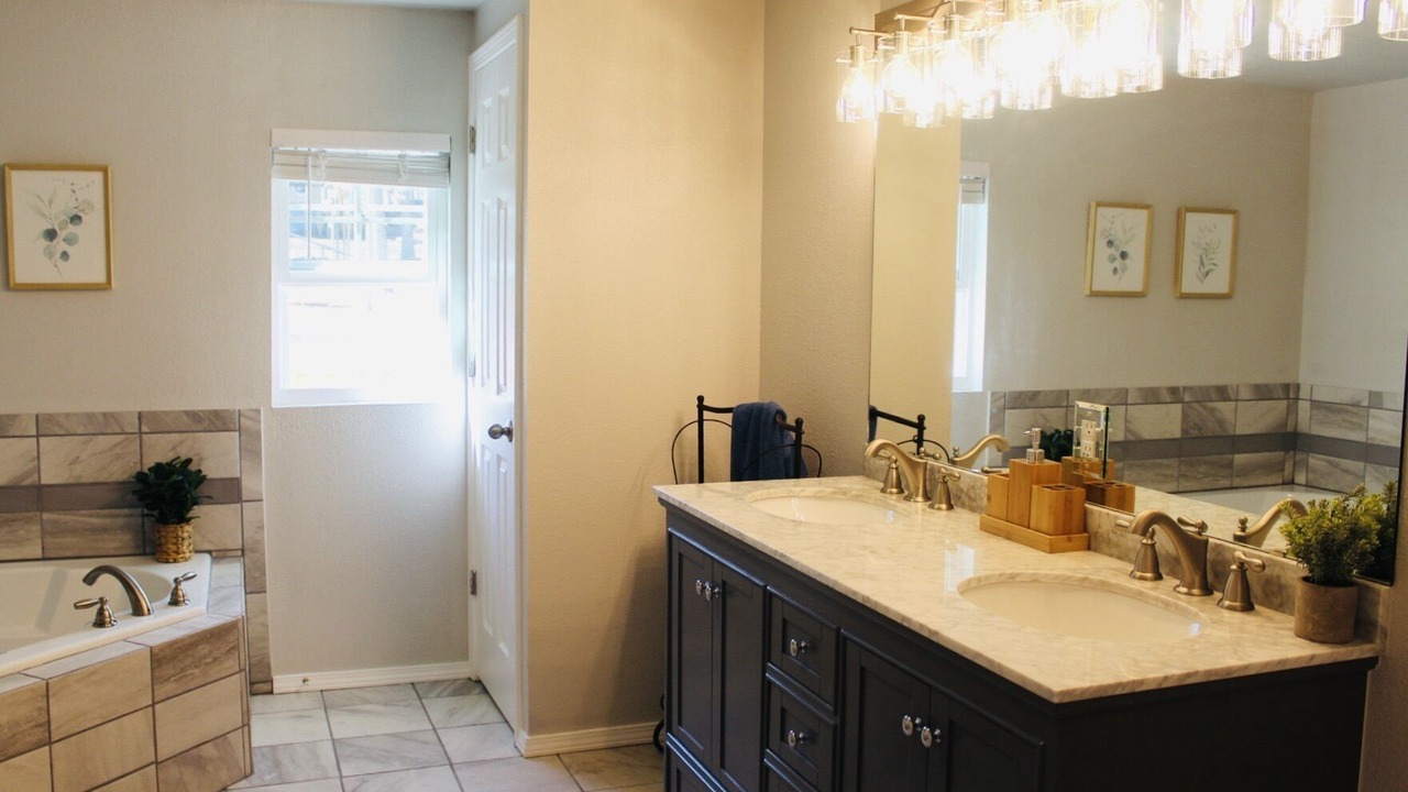 Photo of Bathroom in Canadian