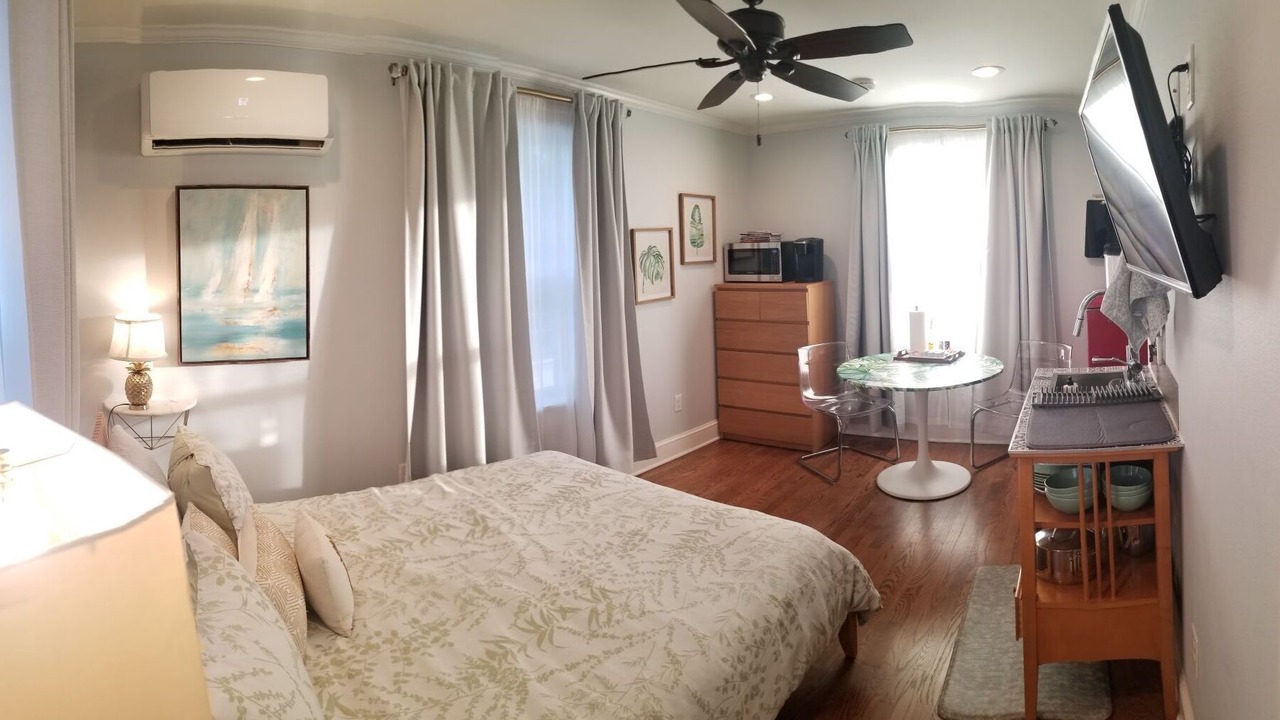 Photo of Bedroom in Austin Ave.