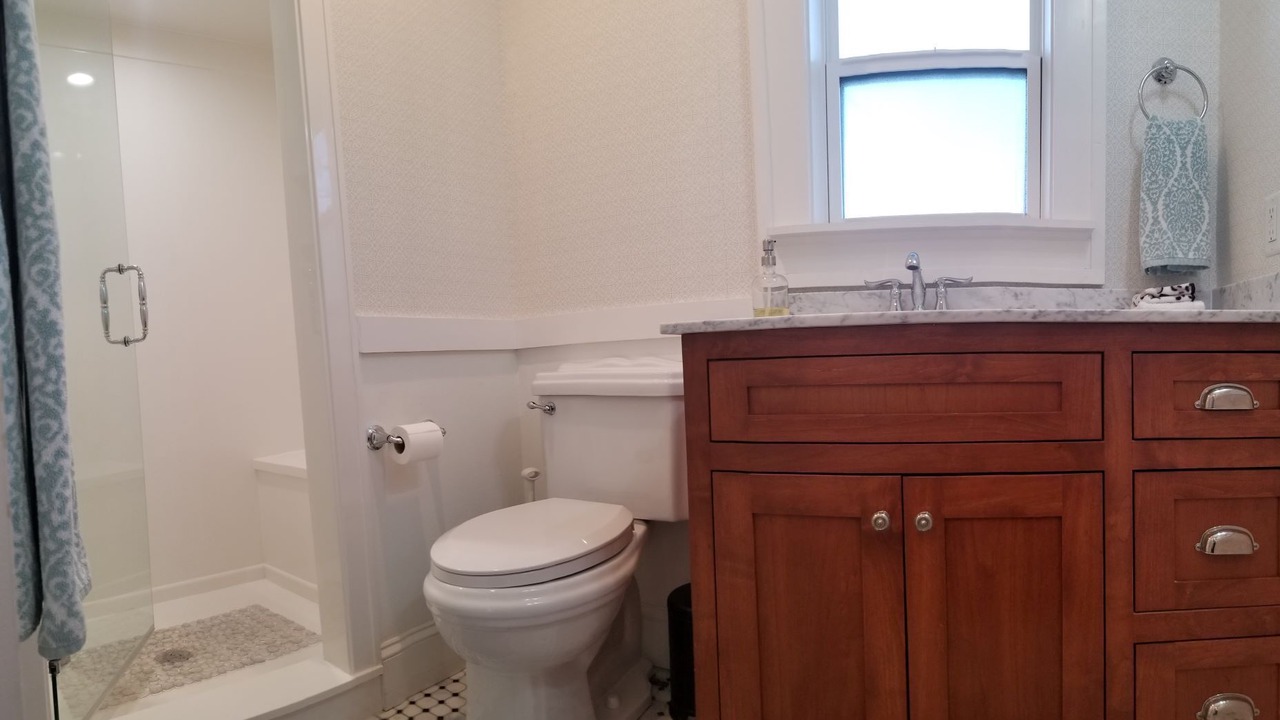 Photo of Bathroom in Austin Ave.