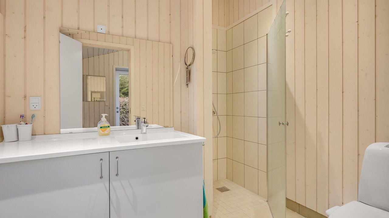 Photo of Bathroom in Beder Malling