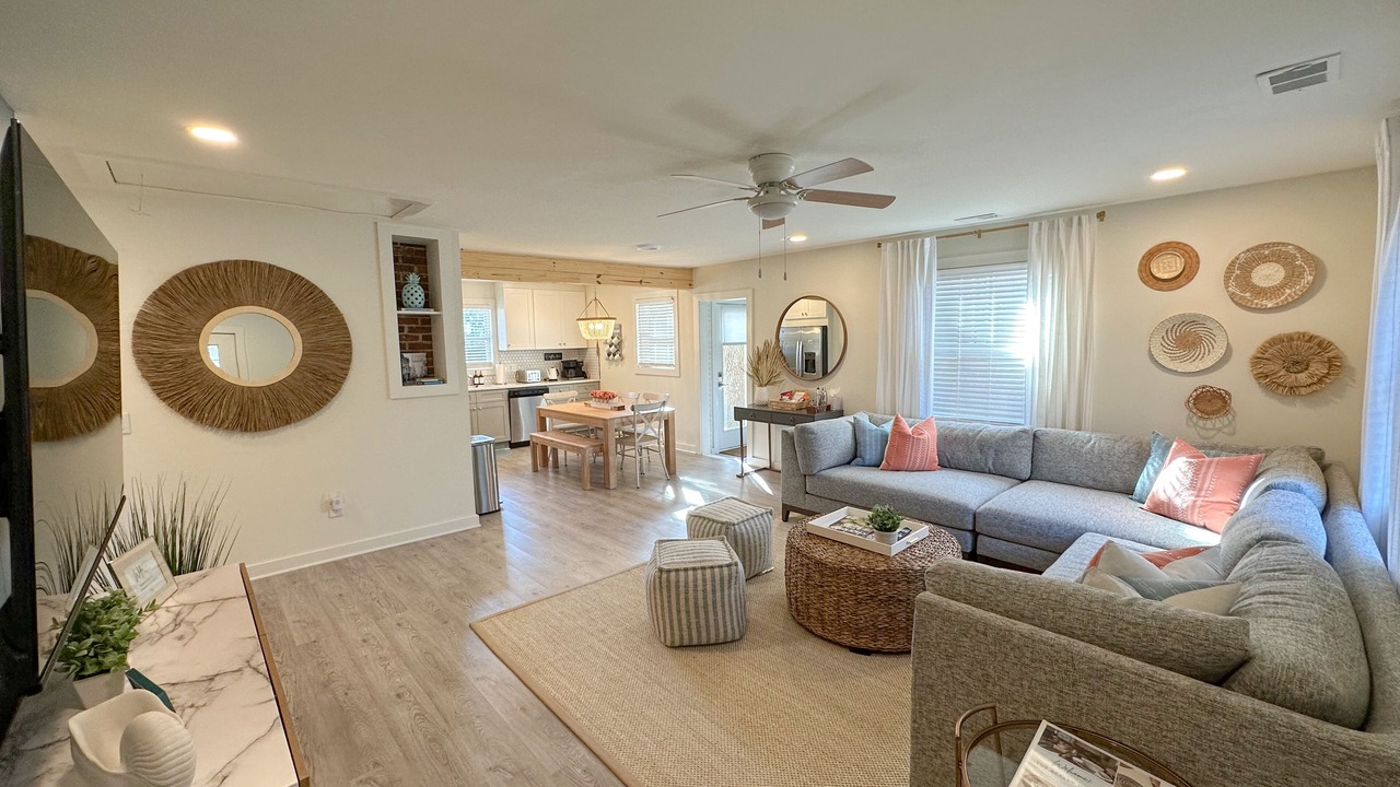 Photo of Livingroom in North Charleston