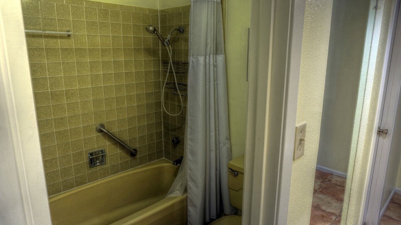 Photo of Bathroom in Uvalde