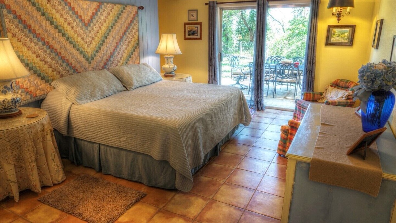 Photo of Bedroom in Uvalde