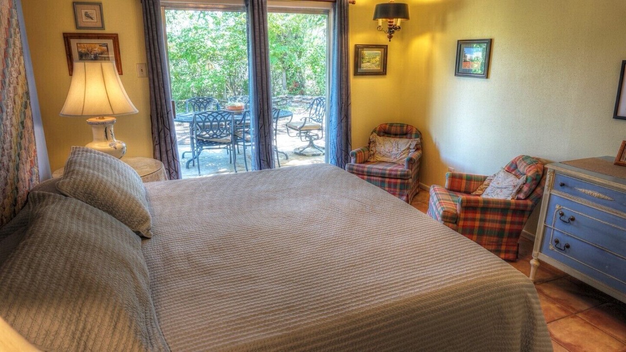 Photo of Bedroom in Uvalde