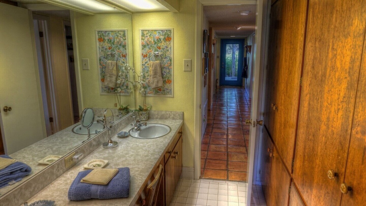 Photo of Bathroom in Uvalde