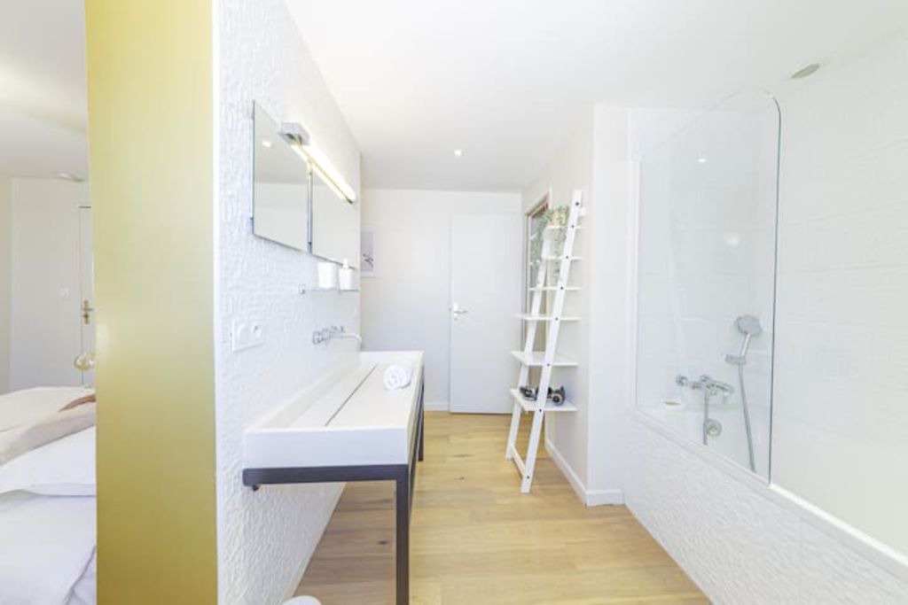 Photo of Bathroom in Downtown Angers