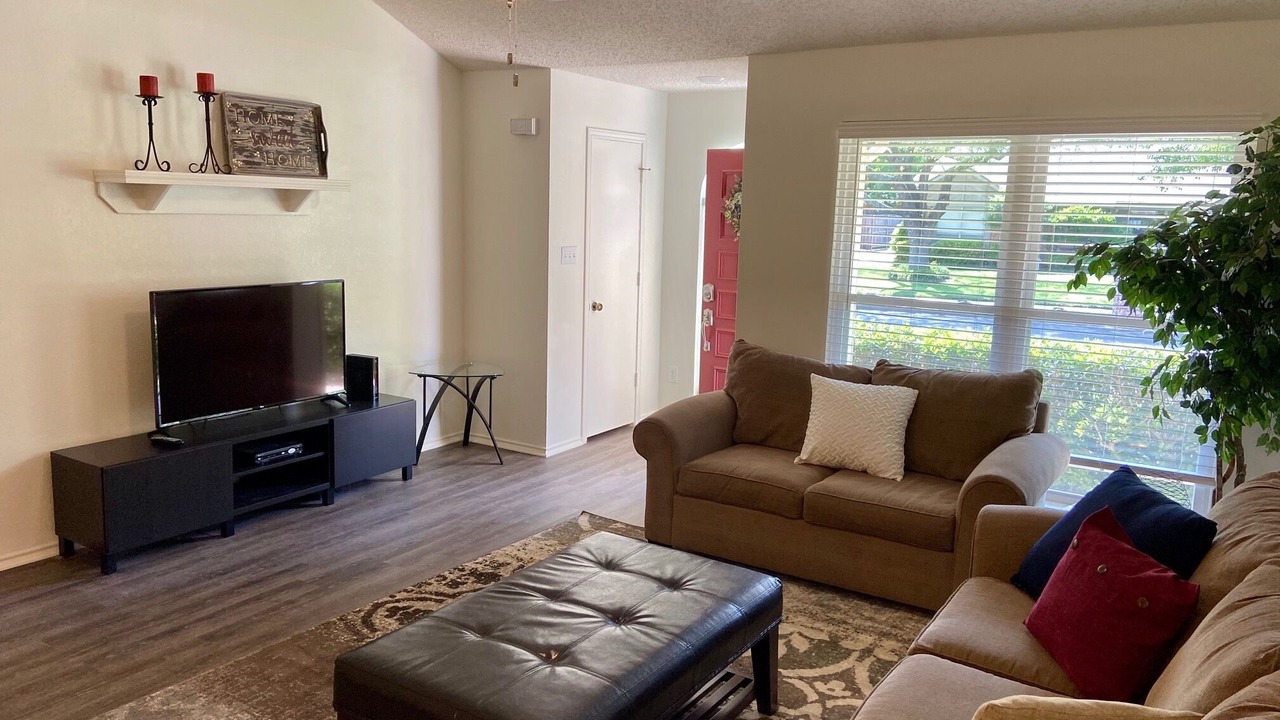 Photo of Livingroom in Euless