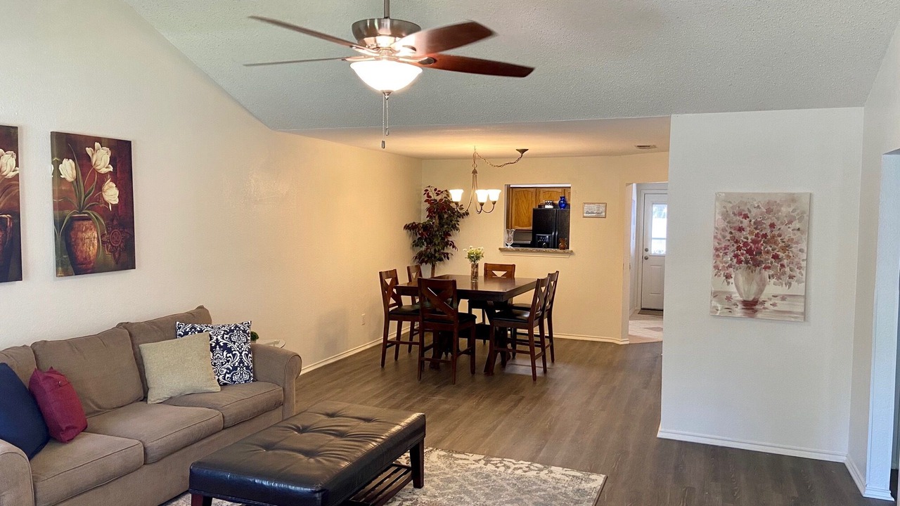 Photo of Livingroom in Euless