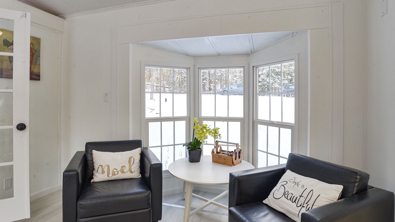 Photo of Livingroom in Kawartha Lakes