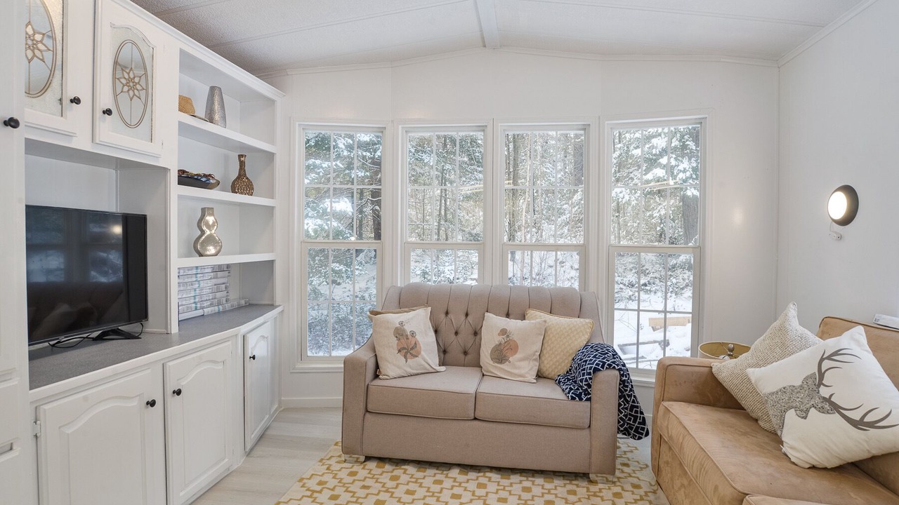 Photo of Livingroom in Kawartha Lakes