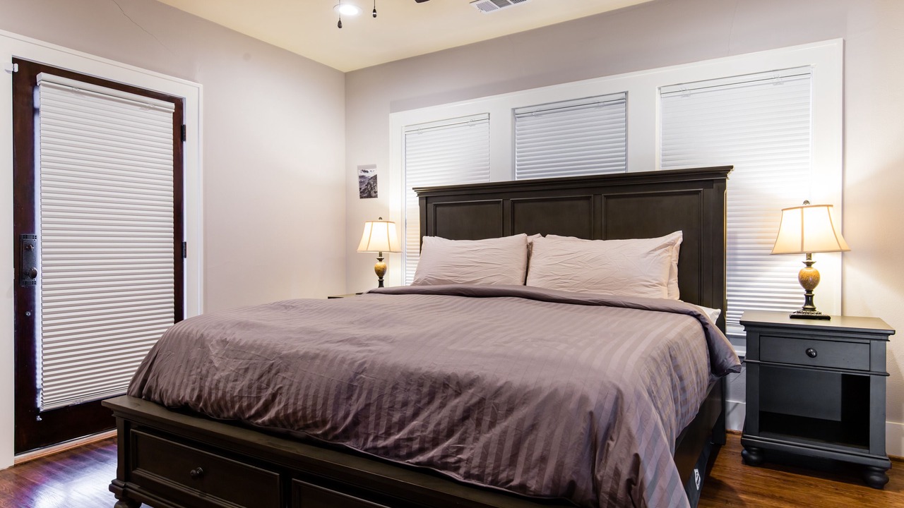 Photo of Bedroom in Junius Heights