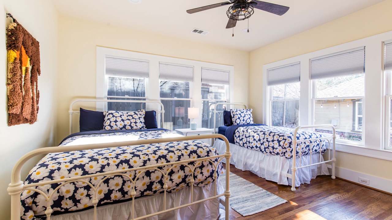 Photo of Bedroom in Junius Heights