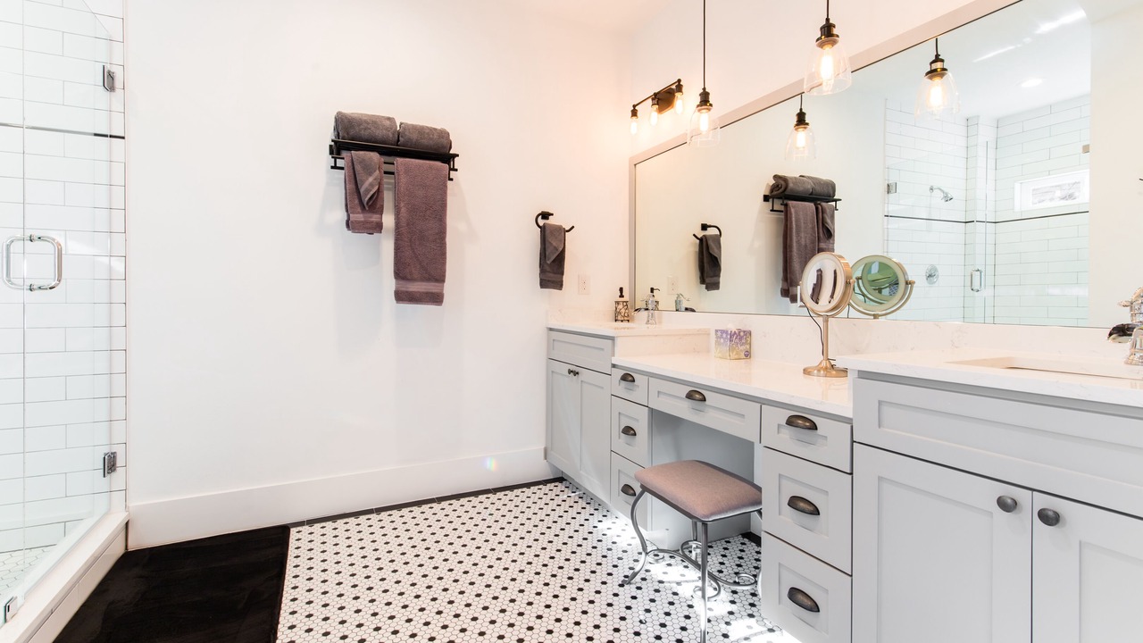 Photo of Bathroom in Junius Heights