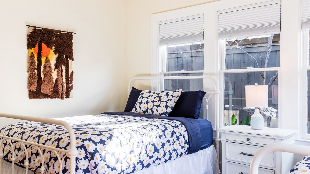 Photo of Bedroom in Junius Heights