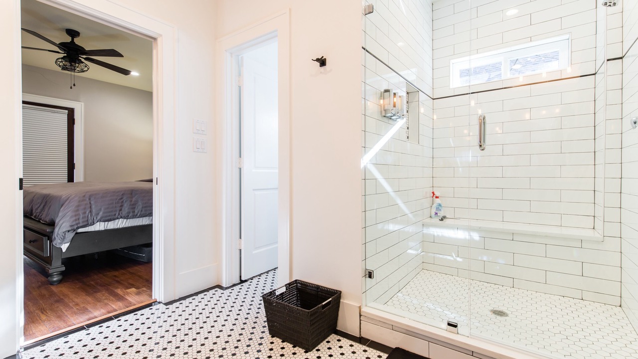 Photo of Bedroom in Junius Heights