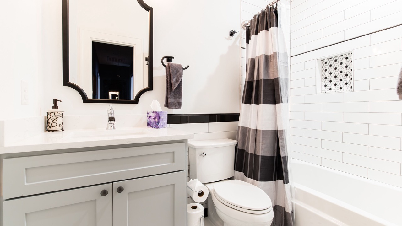 Photo of Bathroom in Junius Heights