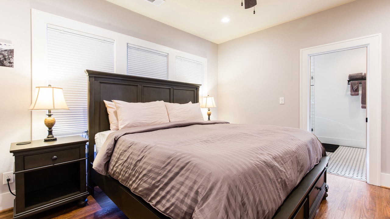Photo of Bedroom in Junius Heights