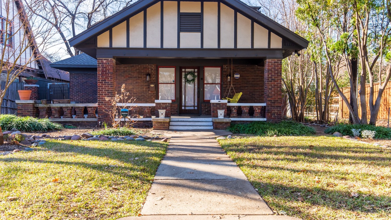 Photo of Outdoor in Junius Heights