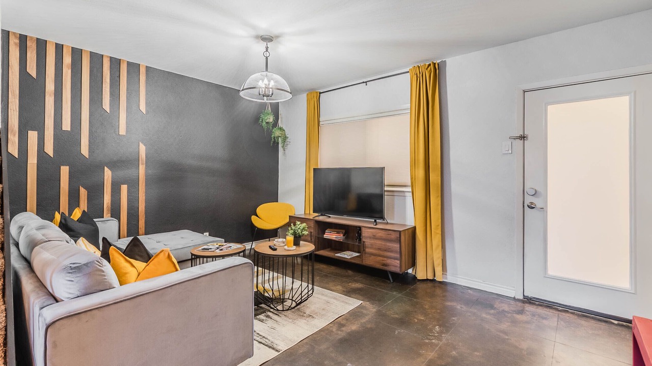 Photo of Livingroom in Turtle Creek