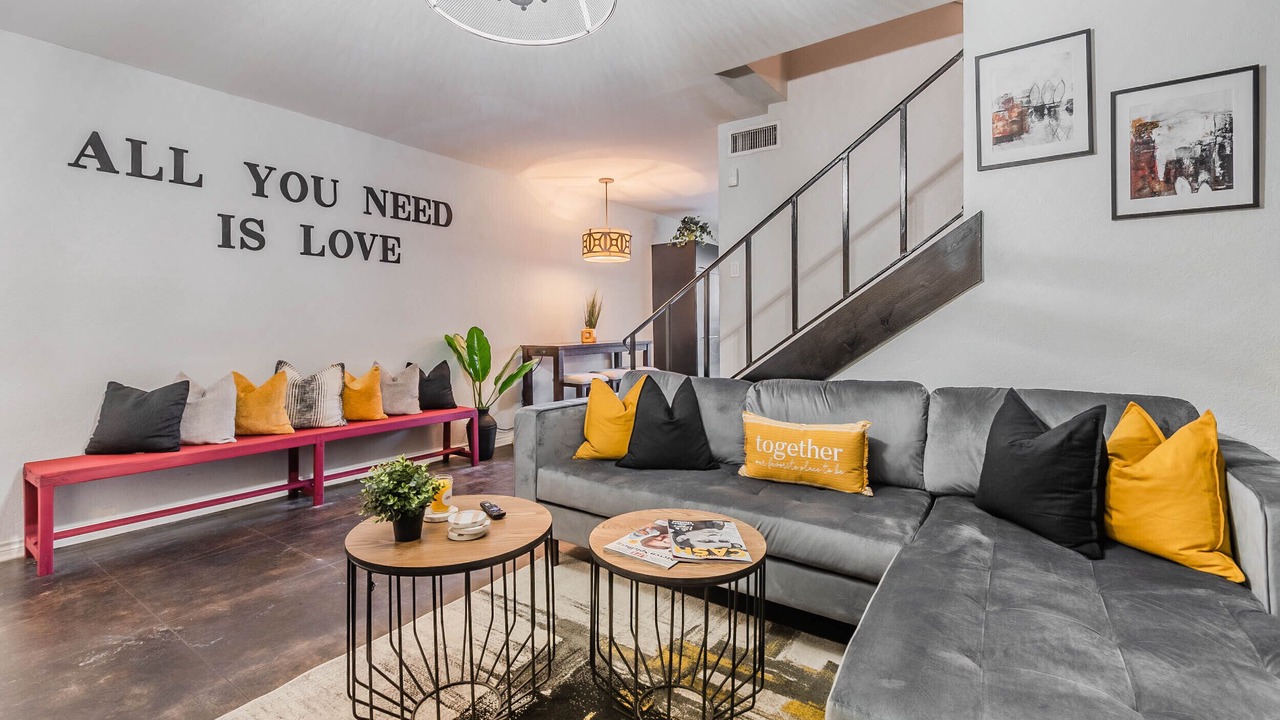 Photo of Livingroom in Turtle Creek