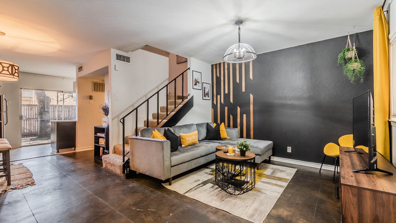 Photo of Livingroom in Turtle Creek