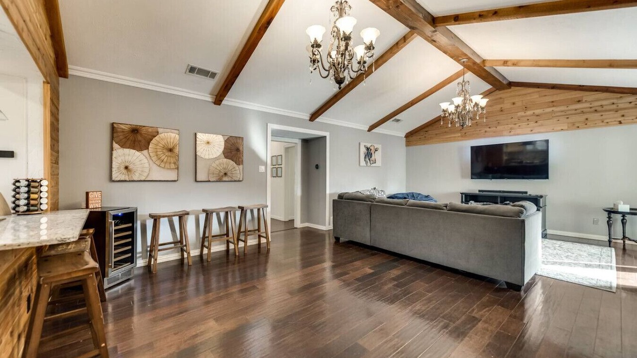 Photo of Livingroom in Far North Dallas