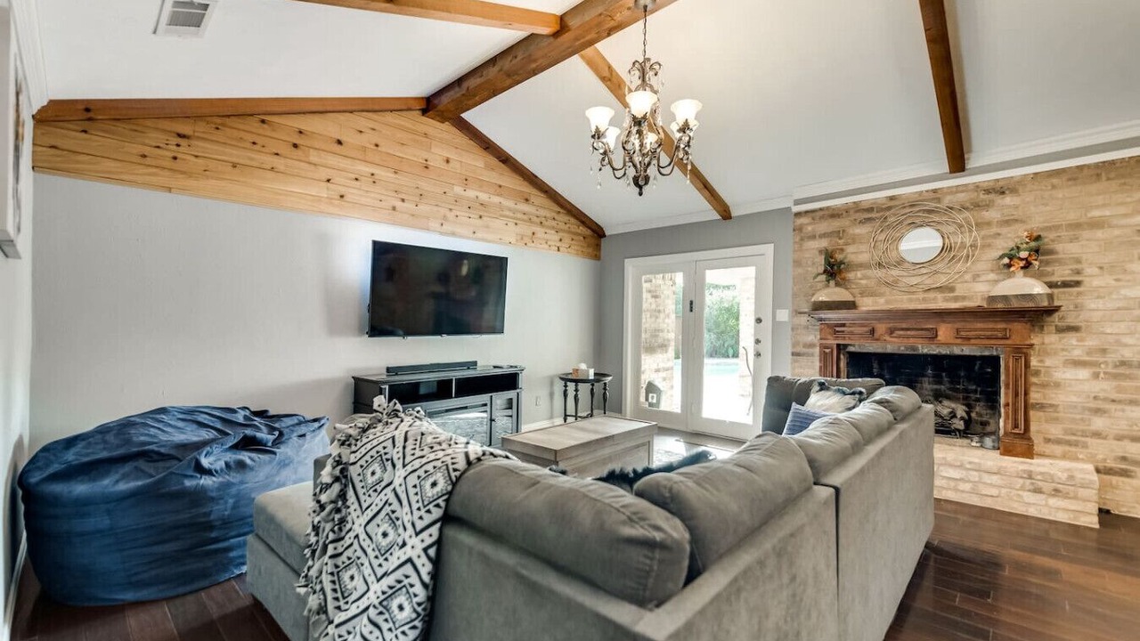 Photo of Livingroom in Far North Dallas