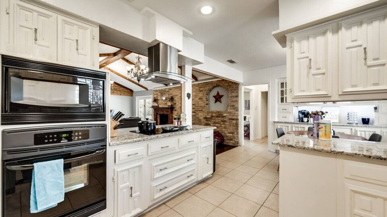 Photo of Kitchen in Far North Dallas