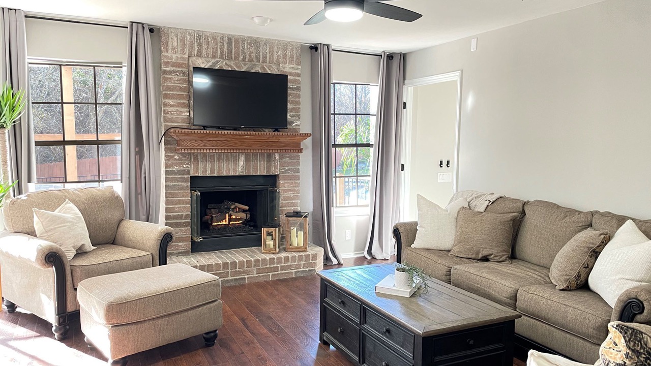 Photo of Livingroom in North Buttercup Creek
