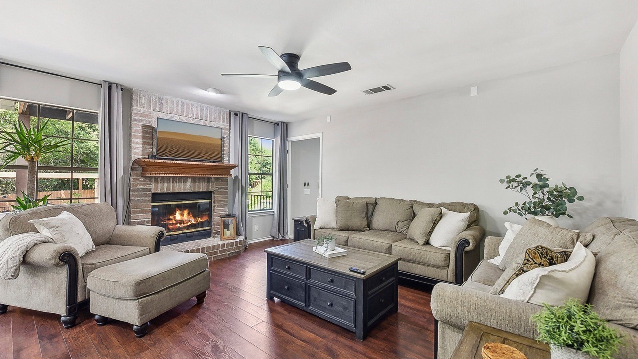 Photo of Livingroom in North Buttercup Creek