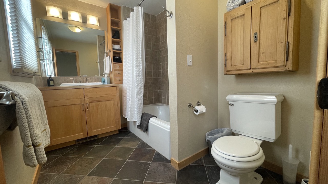Photo of Bathroom in Lower Arapahoe