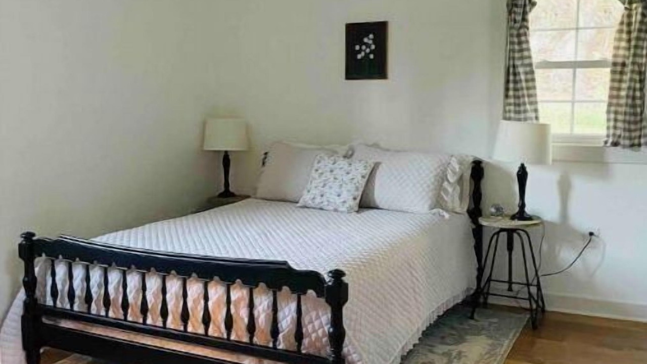 Photo of Bedroom in Goode
