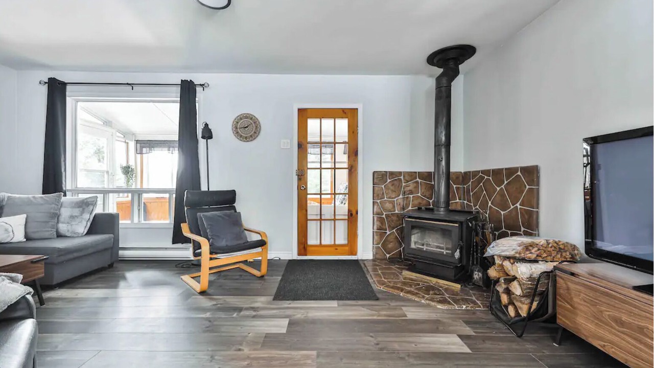 Photo of Livingroom in Chertsey