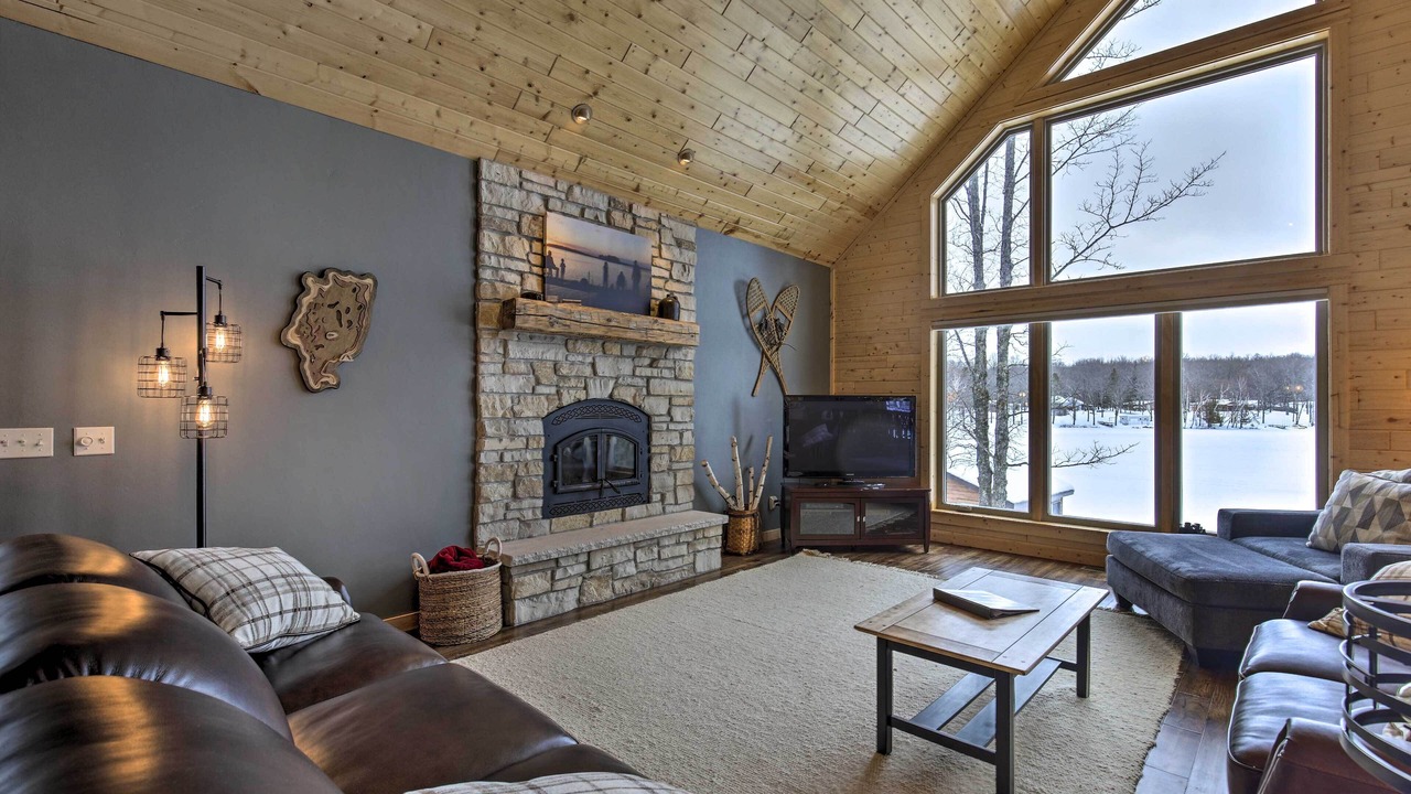 Photo of Livingroom in Iron River