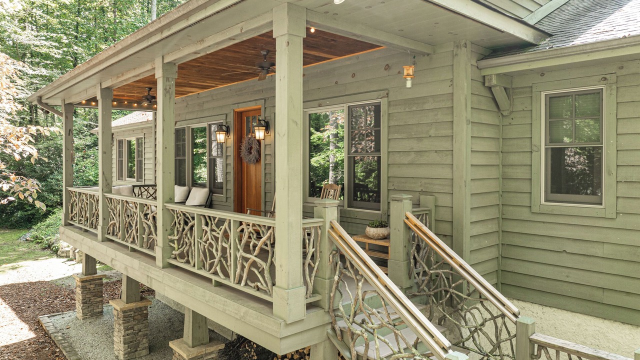 Photo of Patio Balcony in Hendersonville