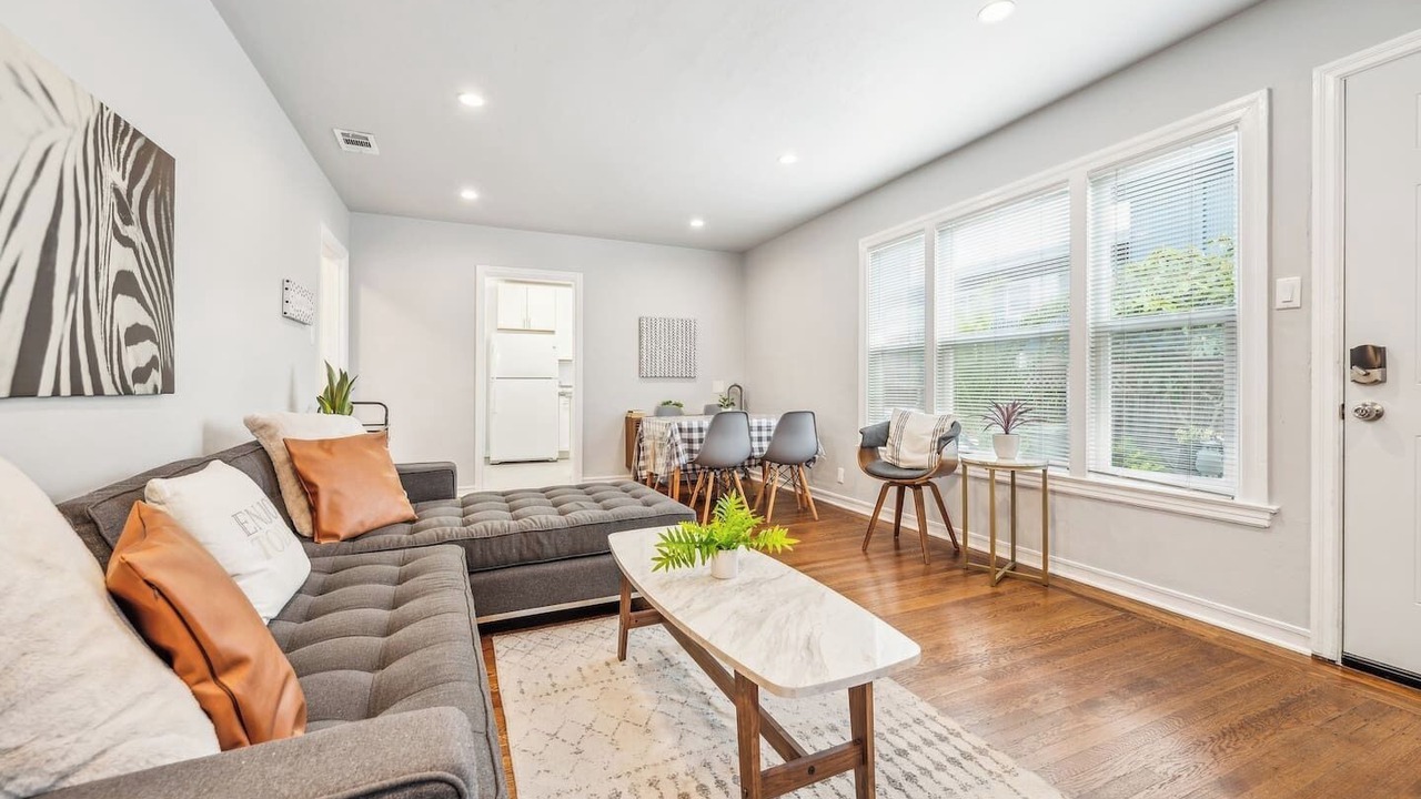 Photo of Livingroom in Burlingame Terrace