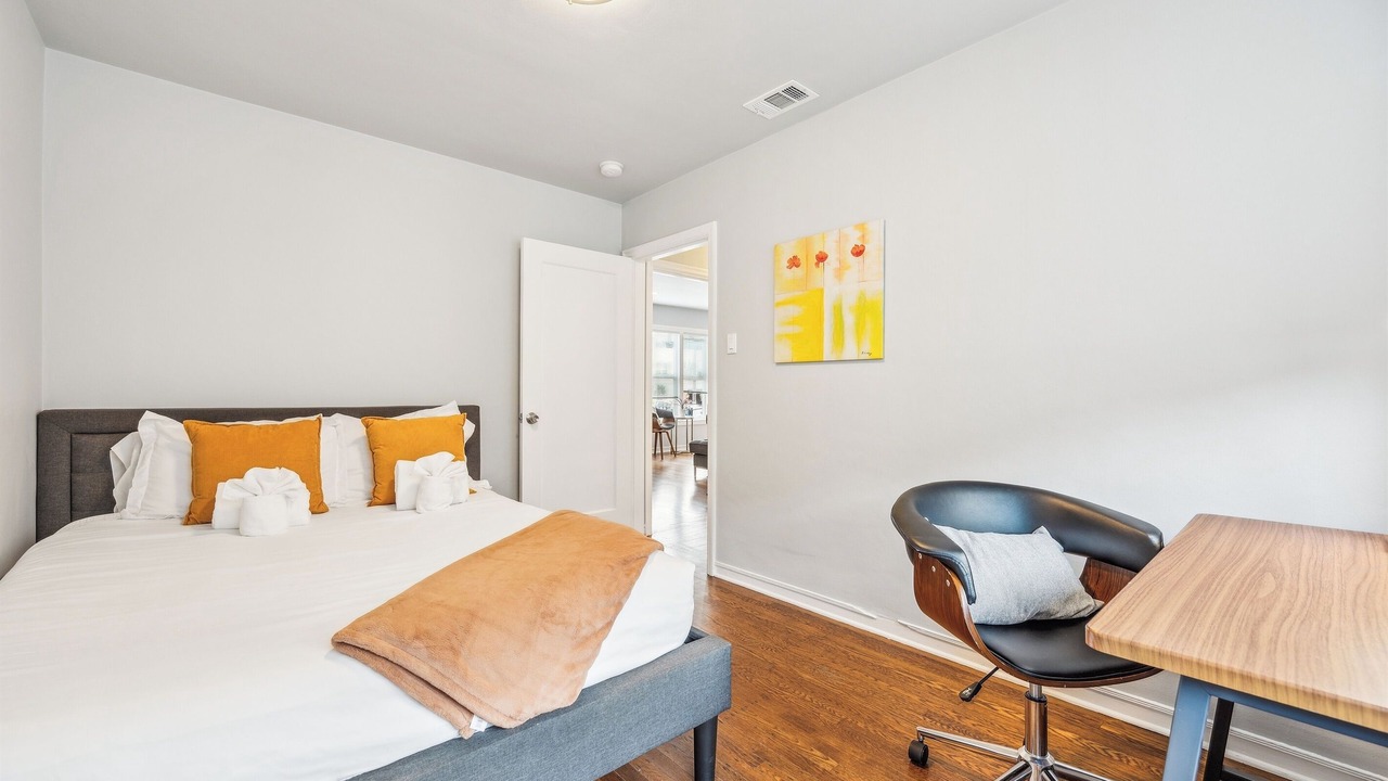 Photo of Bedroom in Burlingame Terrace