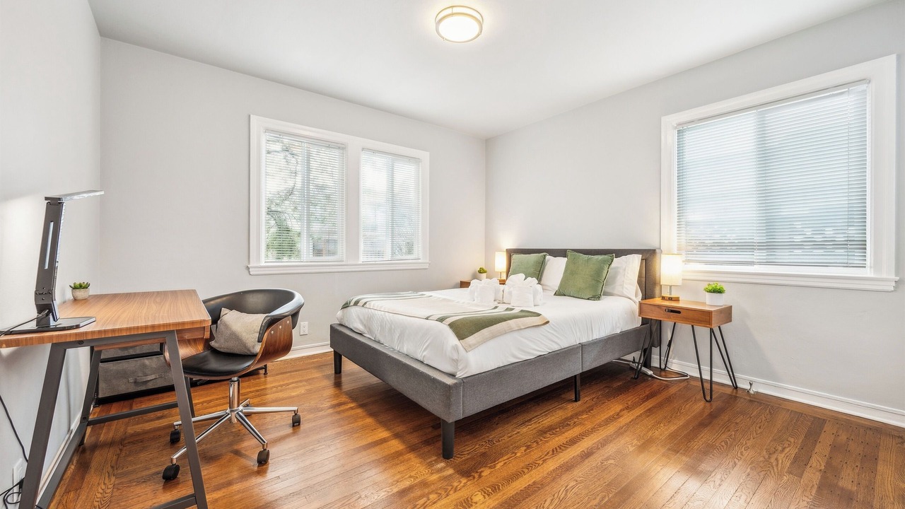 Photo of Bedroom in Burlingame Terrace