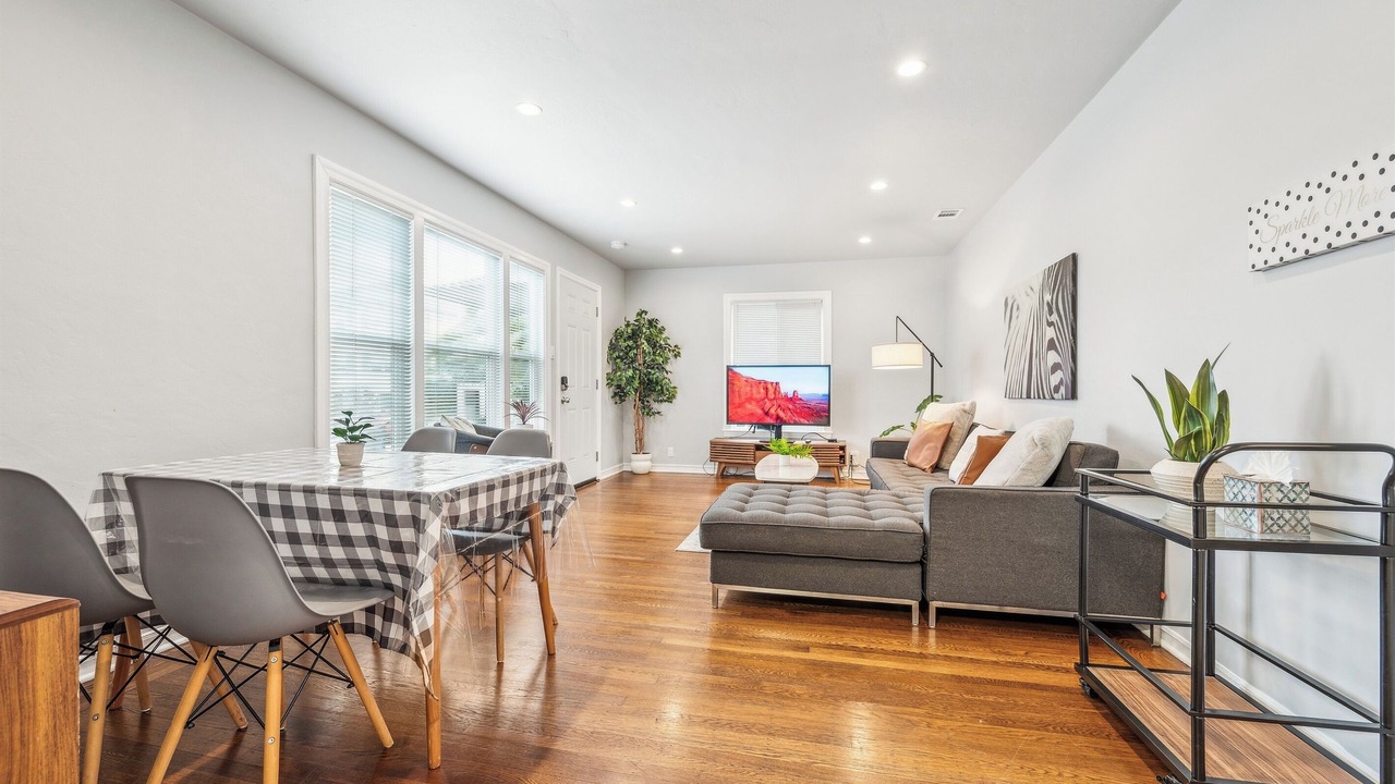 Photo of Livingroom in Burlingame Terrace