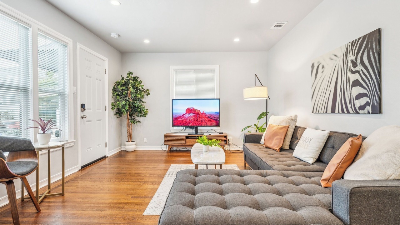 Photo of Livingroom in Burlingame Terrace