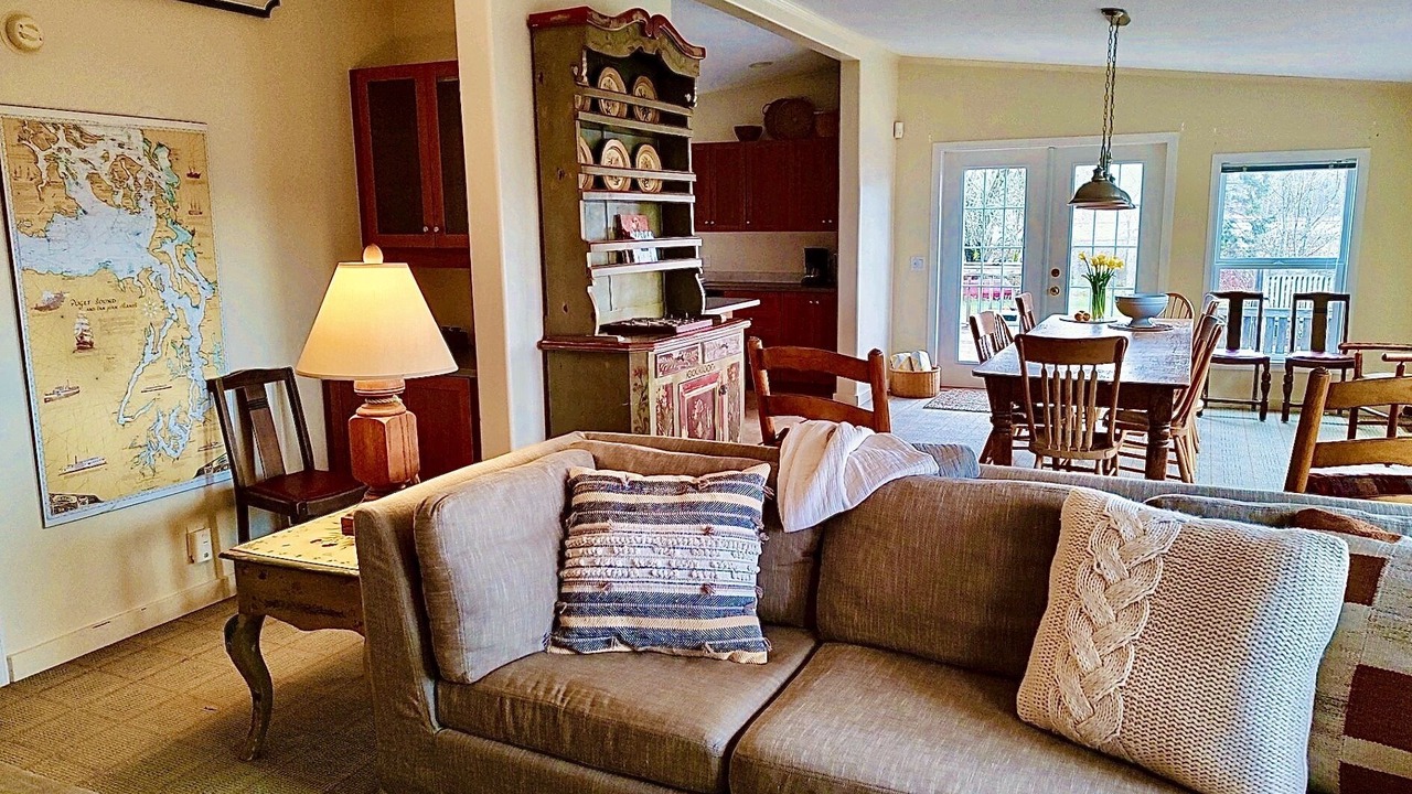 Photo of Livingroom in Rollingbay