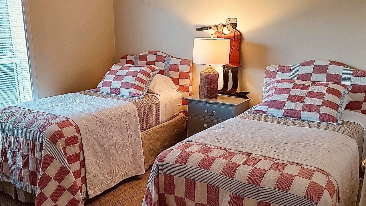 Photo of Bedroom in Rollingbay