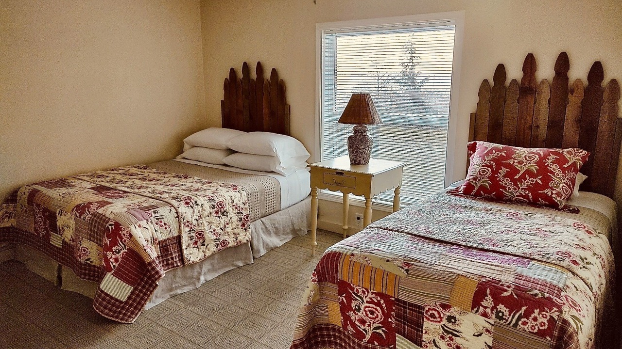 Photo of Bedroom in Rollingbay