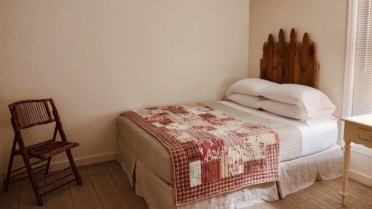 Photo of Bedroom in Rollingbay