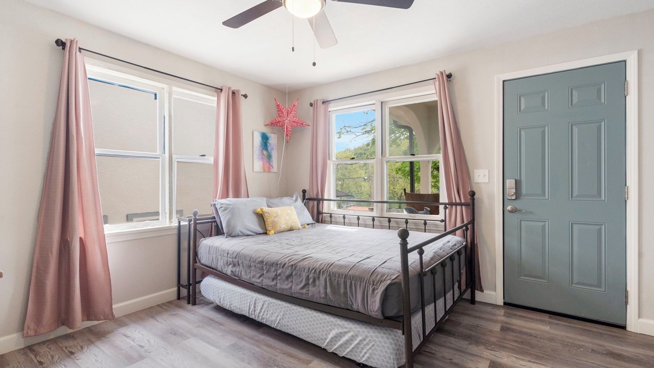 Photo of Bedroom in Rockaway Beach