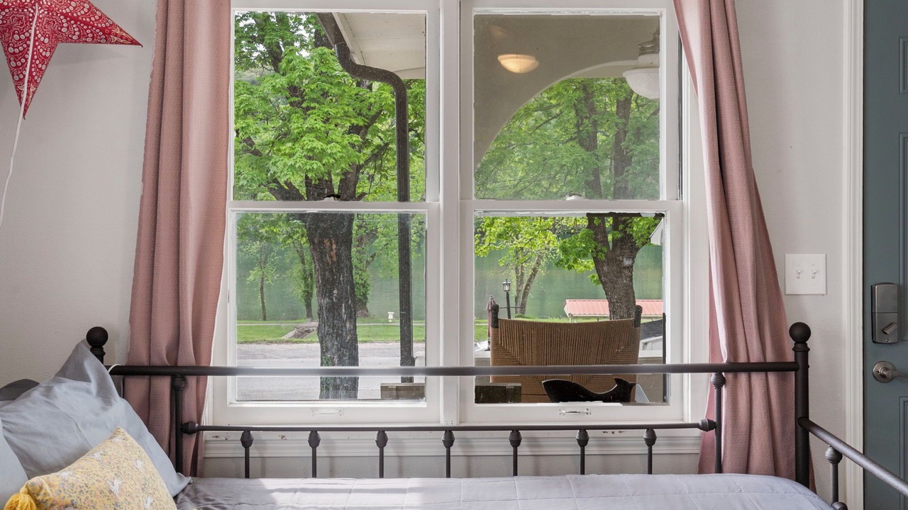 Photo of Bedroom in Rockaway Beach