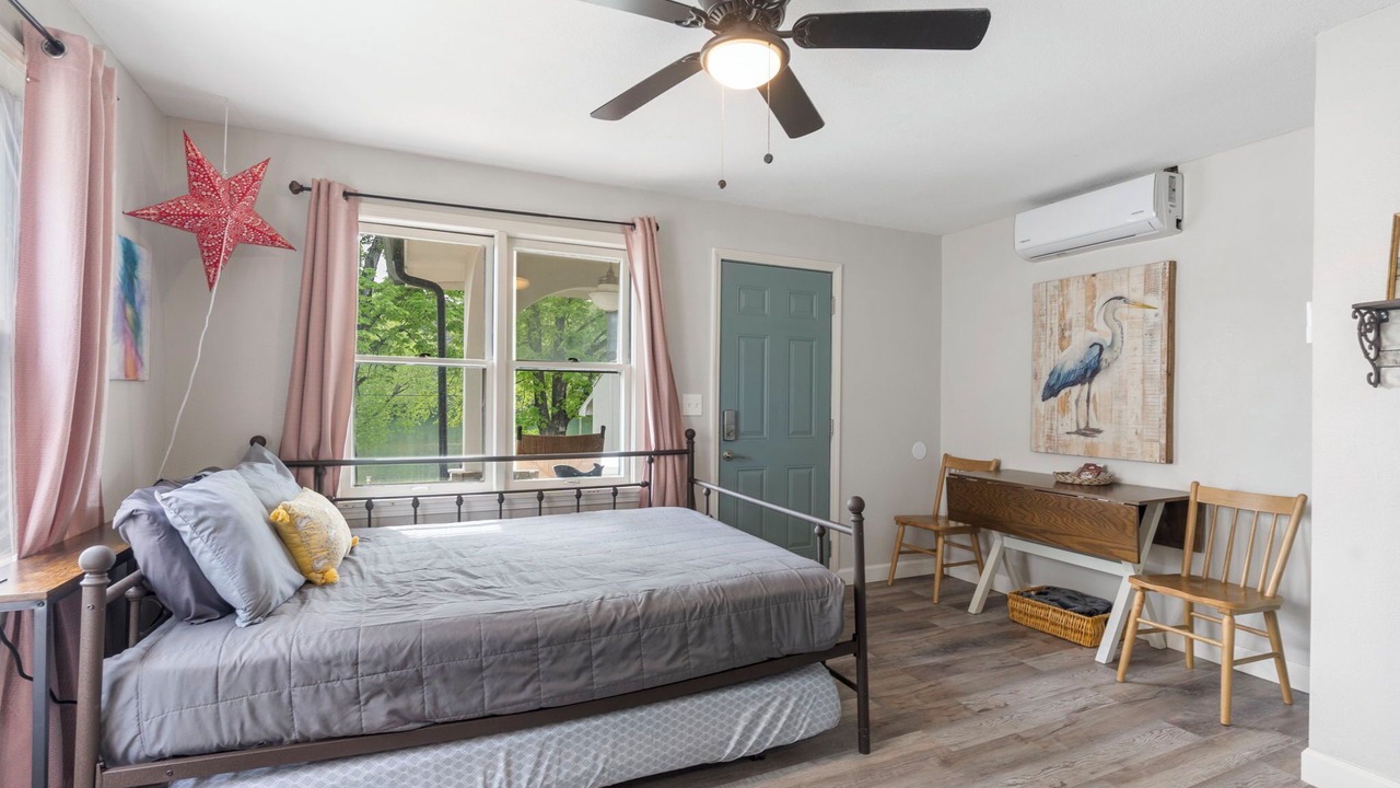 Photo of Bedroom in Rockaway Beach